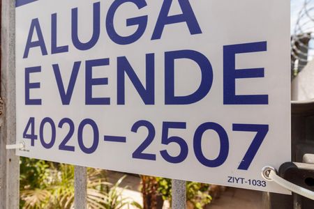 Placa de casa à venda com 3 quartos, 250m² em Jardim Modelo, São Paulo