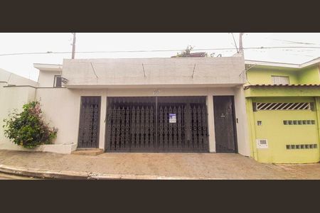 Casa à venda com 231m², 4 quartos e 2 vagasFachada da Casa