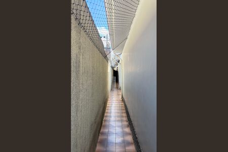 Casa à venda com 200m², 3 quartos e 2 vagasCorredor - Quintal