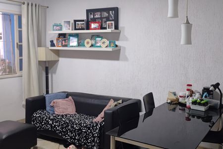 Casa de condomínio à venda com 67m², 2 quartos e 1 vaga Casa de condomínio à venda com 67m², 2 quartos e 1 vagaSala