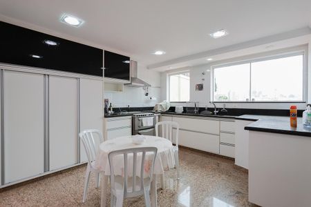 Casa à venda com 235m², 3 quartos e 3 vagasCozinha