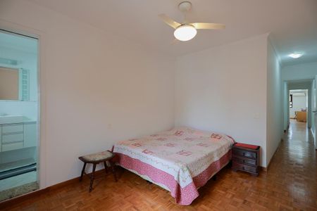 Casa à venda com 235m², 3 quartos e 3 vagasSuíte 2