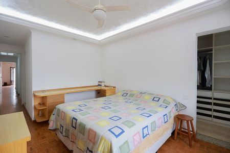 Casa à venda com 235m², 3 quartos e 3 vagasSuíte 1