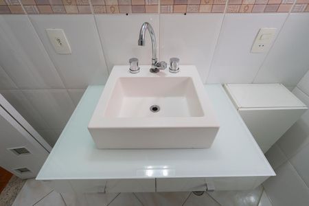 Casa à venda com 235m², 3 quartos e 3 vagasBanheiro social