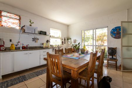 Casa à venda com 300m², 6 quartos e 4 vagas Casa à venda com 300m², 6 quartos e 4 vagasCozinha