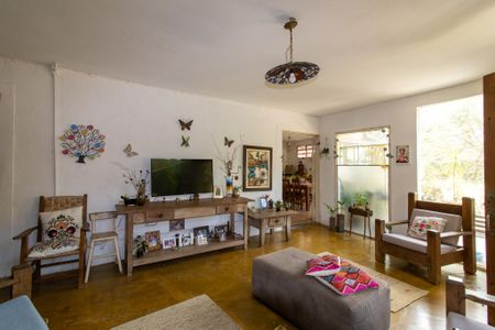 Casa à venda com 300m², 6 quartos e 4 vagas Casa à venda com 300m², 6 quartos e 4 vagasSala