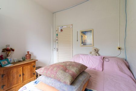 Casa à venda com 300m², 6 quartos e 4 vagas Casa à venda com 300m², 6 quartos e 4 vagasQuarto 2