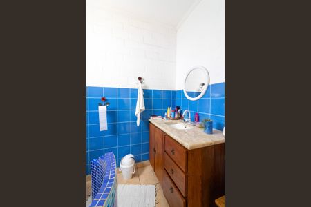 Casa à venda com 300m², 6 quartos e 4 vagas Casa à venda com 300m², 6 quartos e 4 vagasBanheiro Social