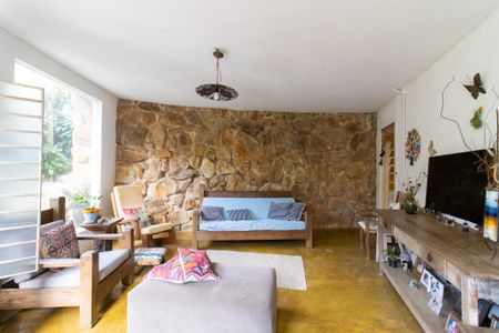 Casa à venda com 300m², 6 quartos e 4 vagas Casa à venda com 300m², 6 quartos e 4 vagasSala