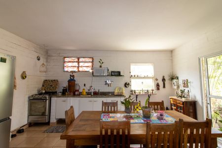 Casa à venda com 300m², 6 quartos e 4 vagas Casa à venda com 300m², 6 quartos e 4 vagasCozinha