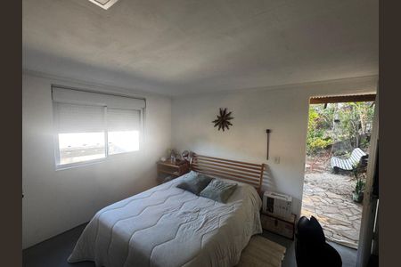 Casa à venda com 300m², 6 quartos e 4 vagas Casa à venda com 300m², 6 quartos e 4 vagasQuarto 1