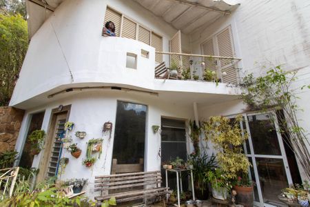 Casa à venda com 300m², 6 quartos e 4 vagas Casa à venda com 300m², 6 quartos e 4 vagasÁrea Externa