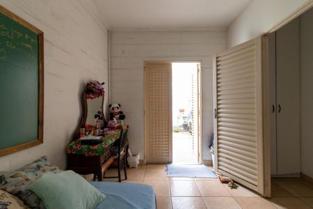 Casa à venda com 300m², 6 quartos e 4 vagas Casa à venda com 300m², 6 quartos e 4 vagasQuarto 4