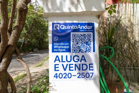Casa à venda com 300m², 6 quartos e 4 vagas Casa à venda com 300m², 6 quartos e 4 vagasPlaca