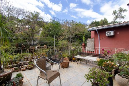 Casa à venda com 300m², 6 quartos e 4 vagas Casa à venda com 300m², 6 quartos e 4 vagasÁrea Externa