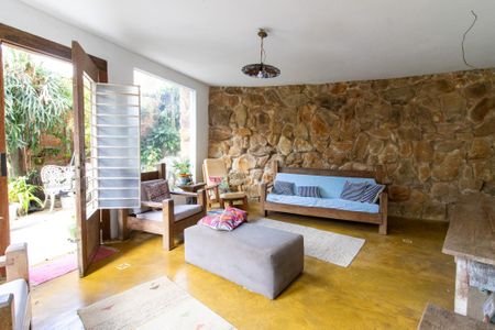 Casa à venda com 300m², 6 quartos e 4 vagas Casa à venda com 300m², 6 quartos e 4 vagasSala
