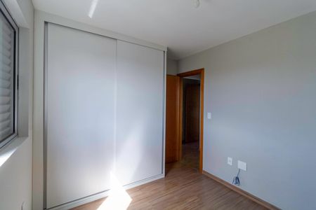 Apartamento para alugar com 76m², 3 quartos e 2 vagas Apartamento para alugar com 76m², 3 quartos e 2 vagasQuarto 2