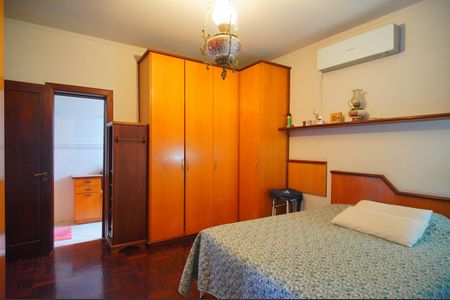 Casa à venda com 250m², 4 quartos e 3 vagasSuíte