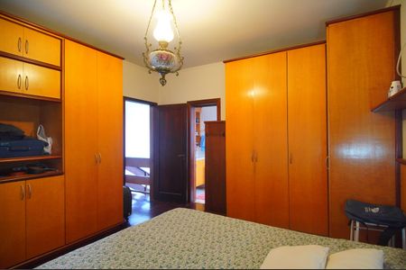 Casa à venda com 250m², 4 quartos e 3 vagasSuíte