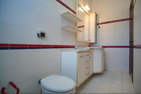 Casa à venda com 250m², 4 quartos e 3 vagasBanheiro 1