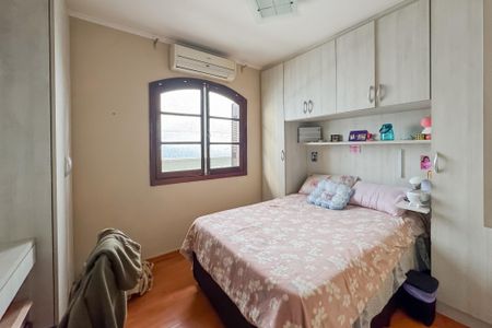 Casa à venda com 350m², 4 quartos e 2 vagas Casa à venda com 350m², 4 quartos e 2 vagasQuarto 1