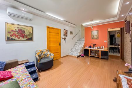 Casa à venda com 350m², 4 quartos e 2 vagas Casa à venda com 350m², 4 quartos e 2 vagasSala