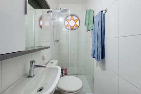 Casa à venda com 350m², 4 quartos e 2 vagas Casa à venda com 350m², 4 quartos e 2 vagasBanheiro Corredor