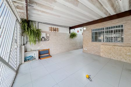 Casa à venda com 350m², 4 quartos e 2 vagas Casa à venda com 350m², 4 quartos e 2 vagasGaragem