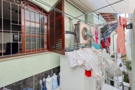 Casa à venda com 350m², 4 quartos e 2 vagas Casa à venda com 350m², 4 quartos e 2 vagasÁrea de Serviço