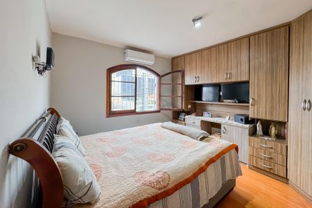 Casa à venda com 350m², 4 quartos e 2 vagas Casa à venda com 350m², 4 quartos e 2 vagasSuíte 1