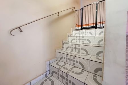 Casa à venda com 350m², 4 quartos e 2 vagas Casa à venda com 350m², 4 quartos e 2 vagasEscada