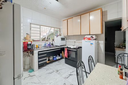 Casa à venda com 350m², 4 quartos e 2 vagas Casa à venda com 350m², 4 quartos e 2 vagasCozinha