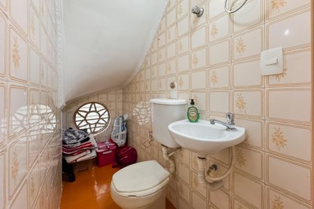 Casa à venda com 350m², 4 quartos e 2 vagas Casa à venda com 350m², 4 quartos e 2 vagasLavabo