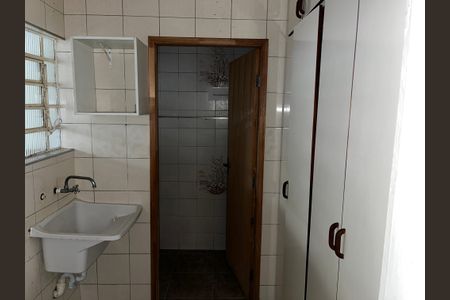 Casa à venda com 198m², 2 quartos e 4 vagas Casa à venda com 198m², 2 quartos e 4 vagasÁrea de Serviço