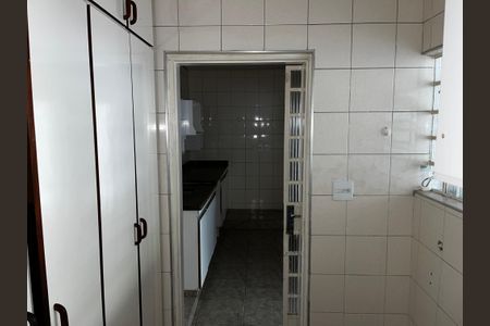 Casa à venda com 198m², 2 quartos e 4 vagas Casa à venda com 198m², 2 quartos e 4 vagasÁrea de Serviço