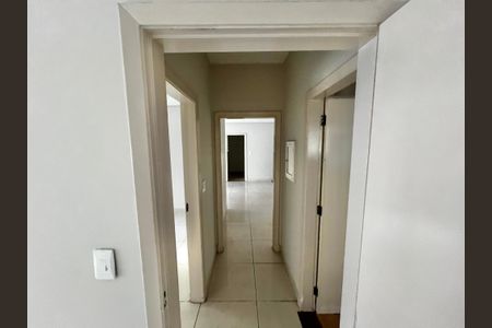 Casa à venda com 198m², 2 quartos e 4 vagas Casa à venda com 198m², 2 quartos e 4 vagasCorredor