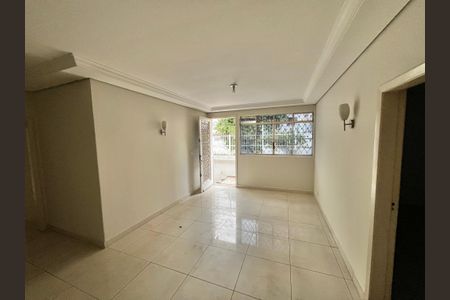 Casa à venda com 198m², 2 quartos e 4 vagas Casa à venda com 198m², 2 quartos e 4 vagasSala