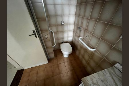 Casa à venda com 198m², 2 quartos e 4 vagas Casa à venda com 198m², 2 quartos e 4 vagasBanheiro