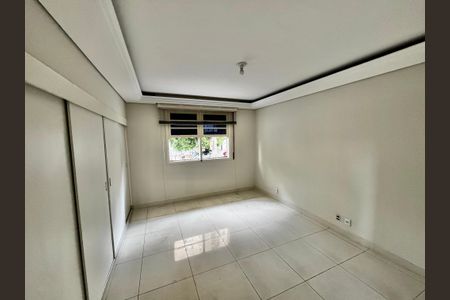 Casa à venda com 198m², 2 quartos e 4 vagas Casa à venda com 198m², 2 quartos e 4 vagasQuarto 2