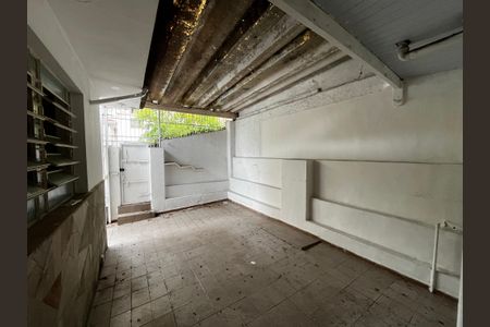 Casa à venda com 198m², 2 quartos e 4 vagas Casa à venda com 198m², 2 quartos e 4 vagasQuintal