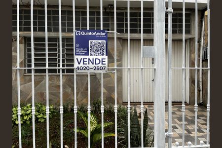 Casa à venda com 198m², 2 quartos e 4 vagas Casa à venda com 198m², 2 quartos e 4 vagasPlaca