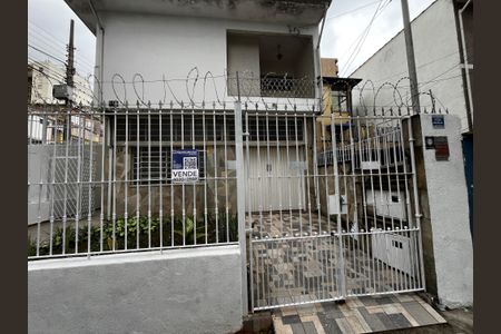 Casa à venda com 198m², 2 quartos e 4 vagas Casa à venda com 198m², 2 quartos e 4 vagasFachada