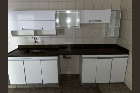 Casa à venda com 198m², 2 quartos e 4 vagas Casa à venda com 198m², 2 quartos e 4 vagasCozinha