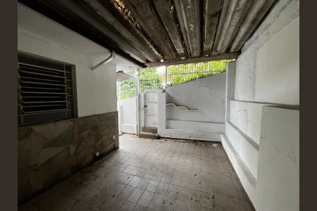 Casa à venda com 198m², 2 quartos e 4 vagas Casa à venda com 198m², 2 quartos e 4 vagasQuintal
