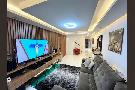 Casa à venda com 200m², 3 quartos e 6 vagas Casa à venda com 200m², 3 quartos e 6 vagasSala