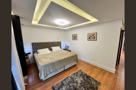 Casa à venda com 200m², 3 quartos e 6 vagas Casa à venda com 200m², 3 quartos e 6 vagasQuarto Suíte 1