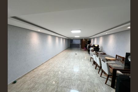 Casa à venda com 200m², 3 quartos e 6 vagas Casa à venda com 200m², 3 quartos e 6 vagasGaragem