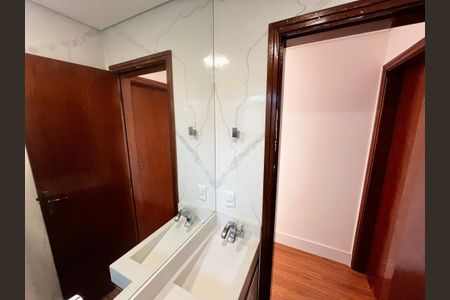 Casa à venda com 200m², 3 quartos e 6 vagas Casa à venda com 200m², 3 quartos e 6 vagasBanheiro