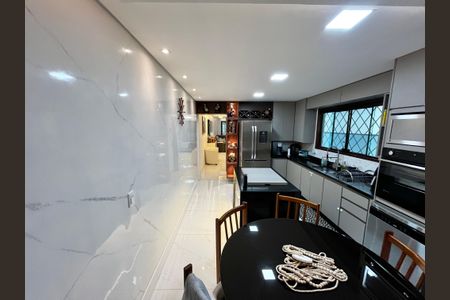 Casa à venda com 200m², 3 quartos e 6 vagas Casa à venda com 200m², 3 quartos e 6 vagasCozinha