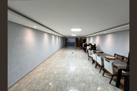 Casa à venda com 200m², 3 quartos e 6 vagas Casa à venda com 200m², 3 quartos e 6 vagasGaragem